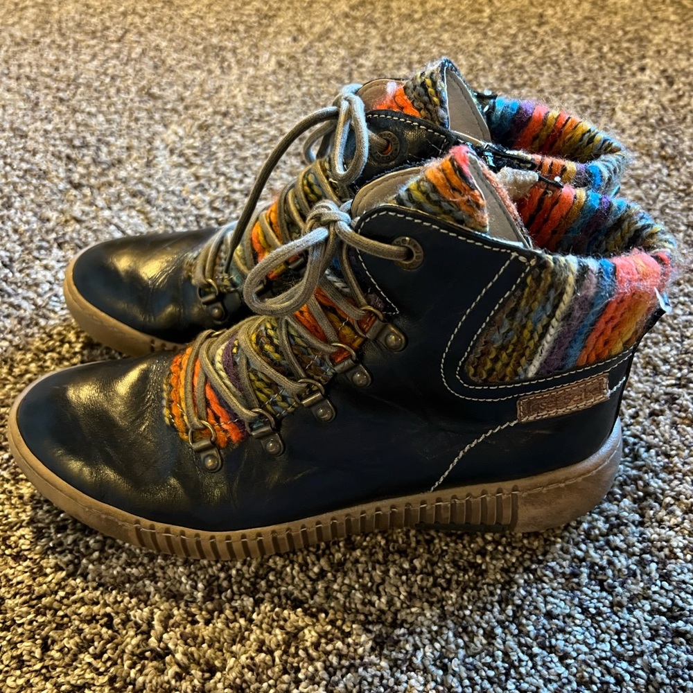 Josef Seibel, the Maren 06 Leather Booties, black size women’s 9!!!  SUPER CUTE